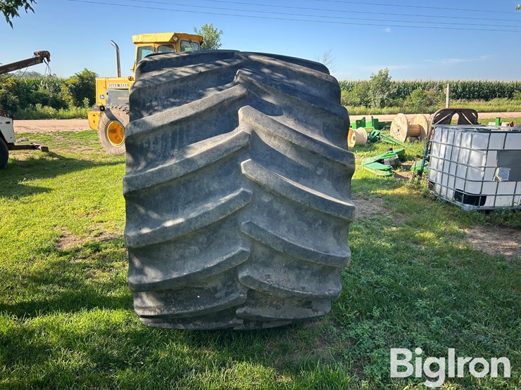 firestone-1250/45-32-tires-&-rims-image-3