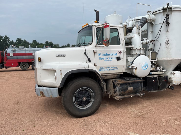 1995-ford-l9000-image-17