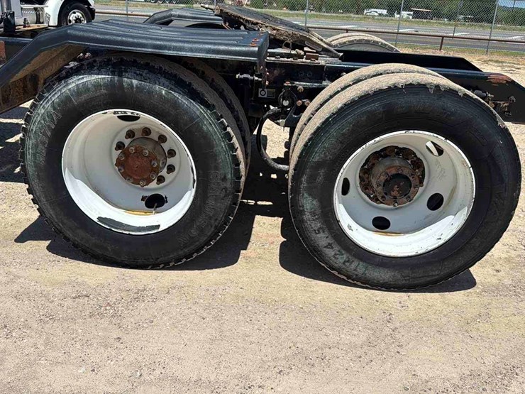 2015-kenworth-t800-image-17