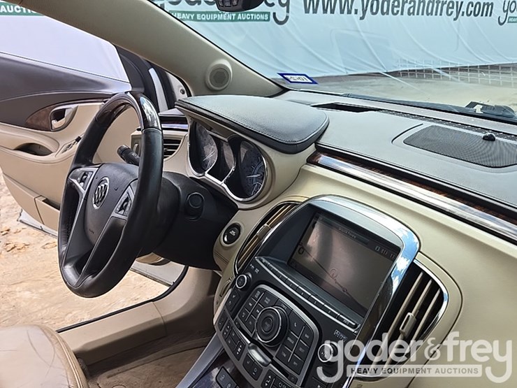 2010-buick-lacrosse-cxs-image-38