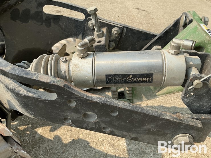 john-deere-12-image-11