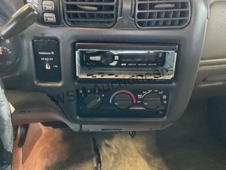 2001-chevrolet-s10-image-19