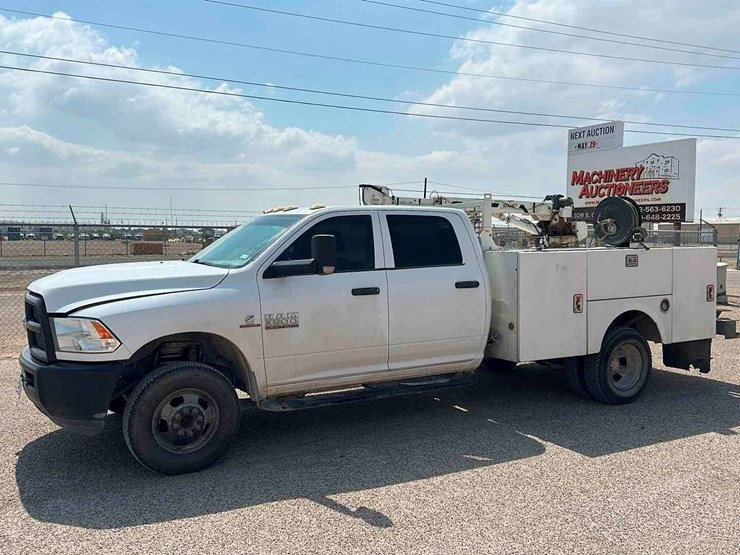 2017-dodge-ram-3500-image-1