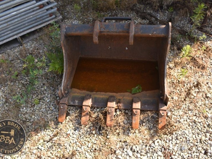 bucket,-trenching-backhoe-bucket-44029-image-1