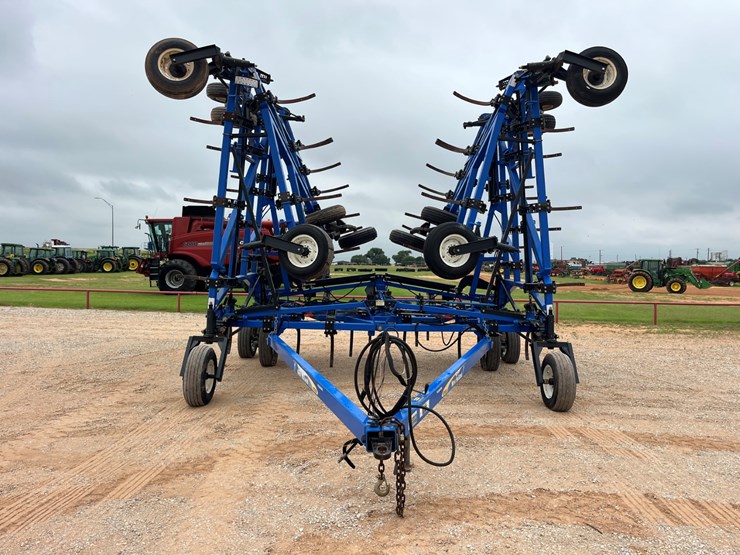 2014-new-holland-st830-image-5