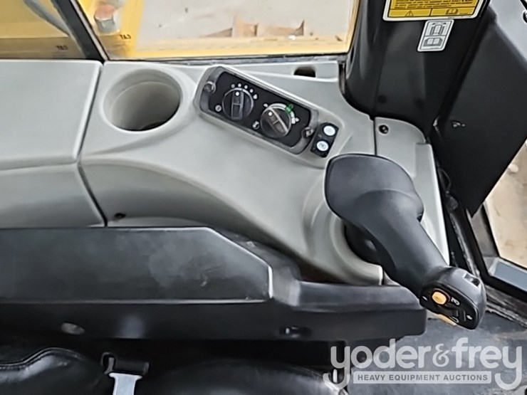 2019-caterpillar-d6n-lgp-image-53