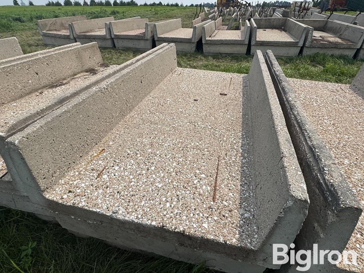 concrete-h-feed-bunks-image-19