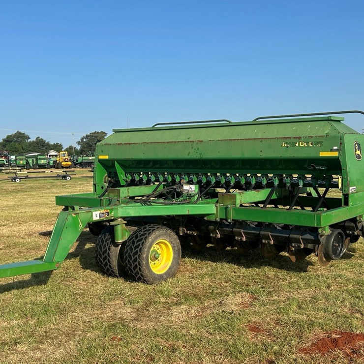 JOHN DEERE 1590