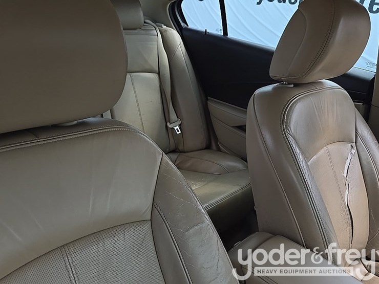 2010-buick-lacrosse-cxs-image-39