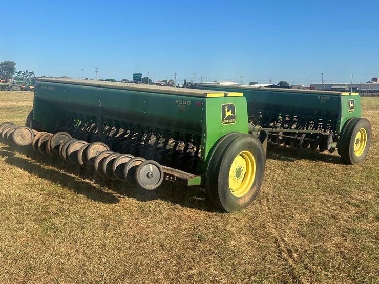 john-deere-8300-image-3