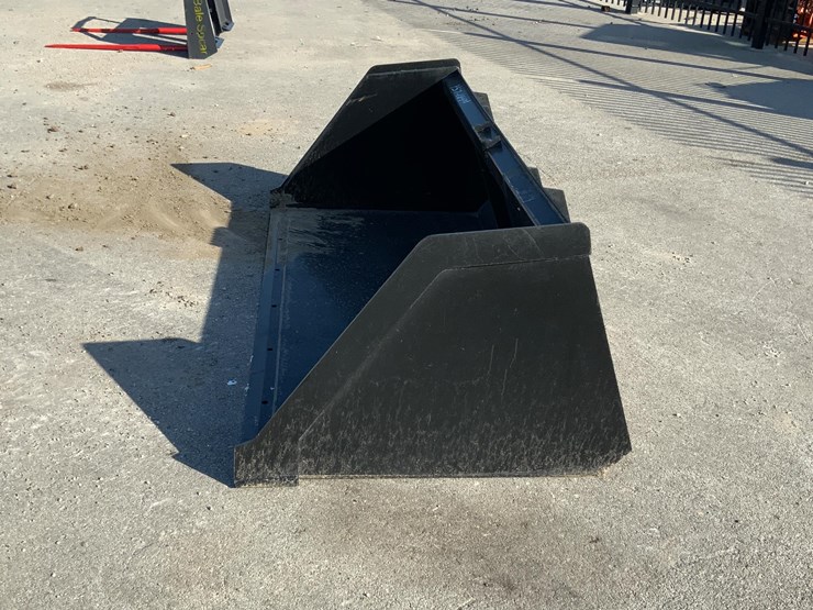 76"-skid-steer-bucket-image-9