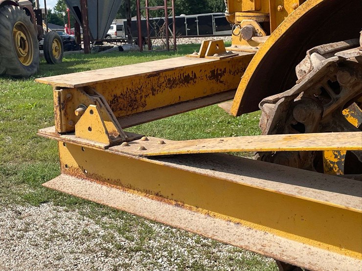 caterpillar-sixty-image-70