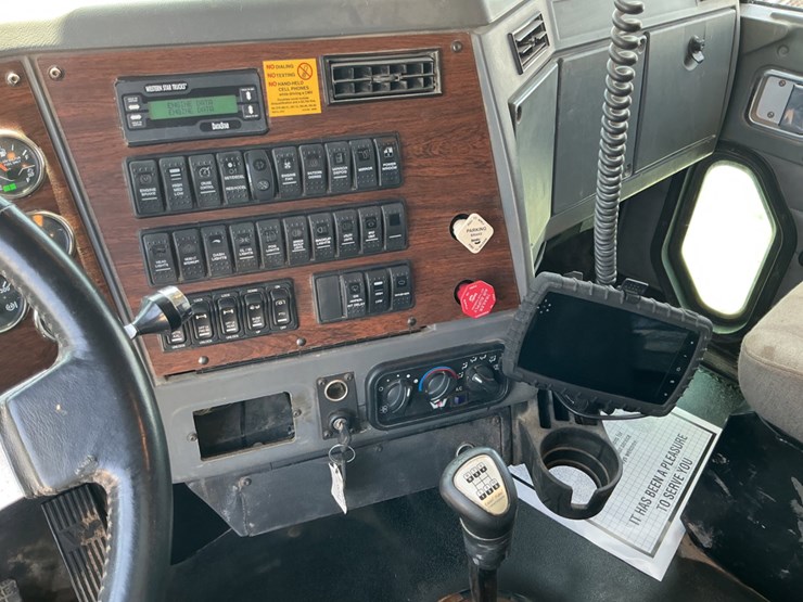 2012-western-star-4900-image-16
