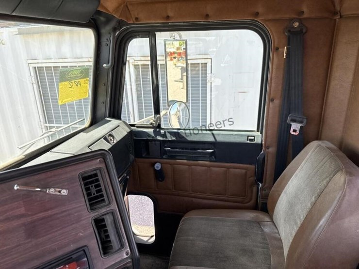 1998-freightliner-fld112-image-20