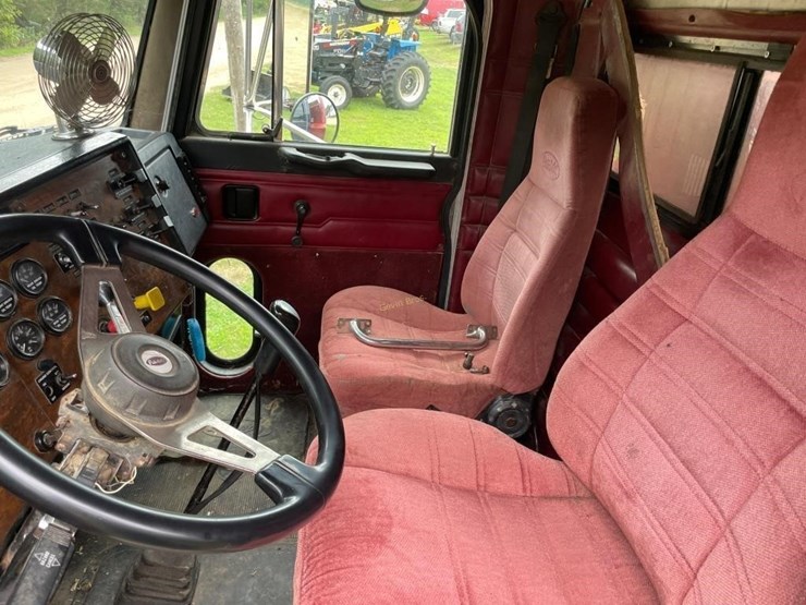 1999-peterbilt-379-image-17