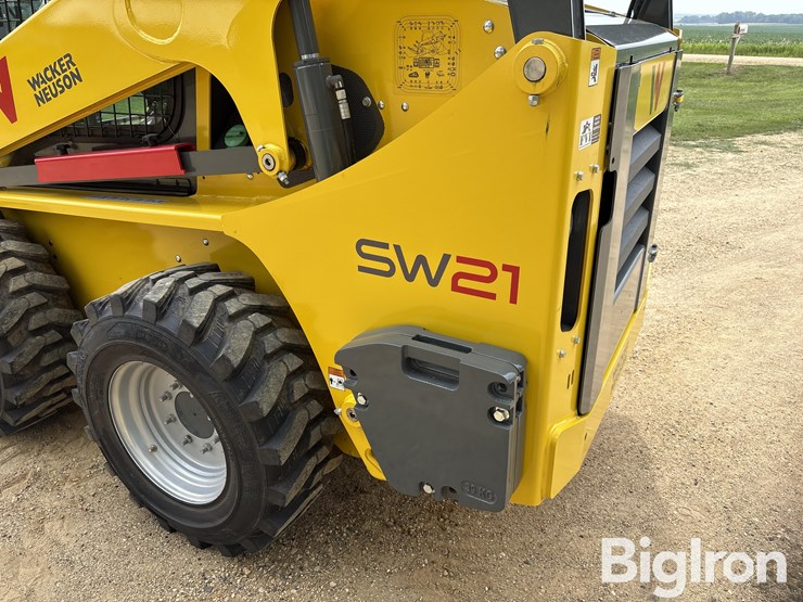 2024-wacker-neuson-sw21-skid-steer-image-15
