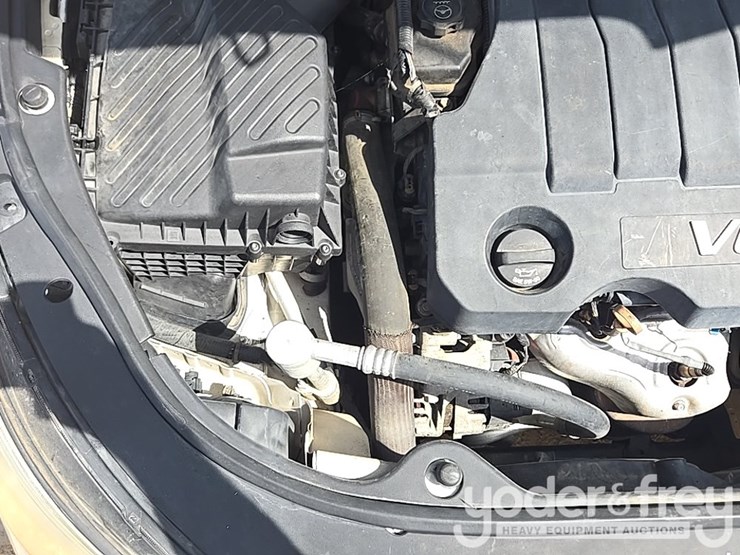 2010-buick-lacrosse-cxs-image-25