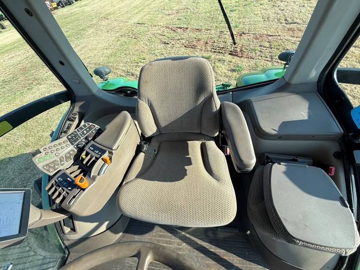 john-deere-7215r-image-18