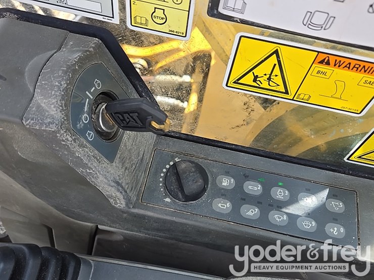 2015-caterpillar-329fl-image-66