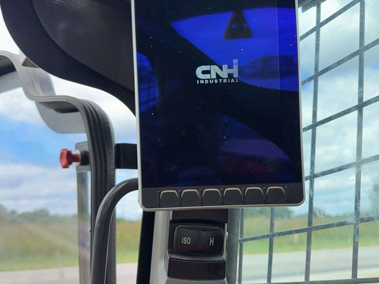 2021-new-holland-c345-image-26