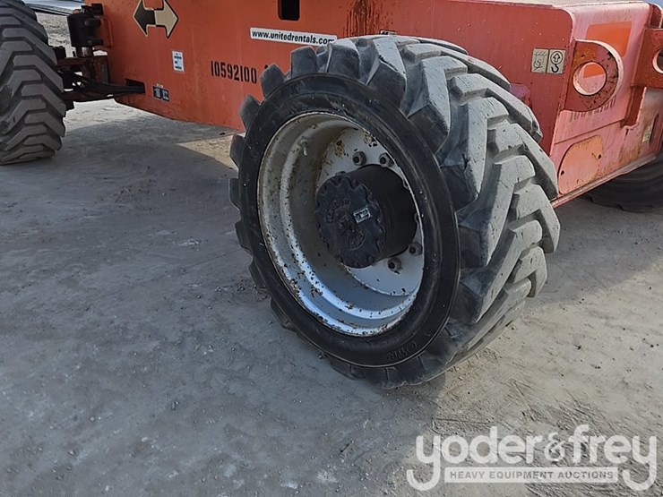 2017-jlg-800s-image-23