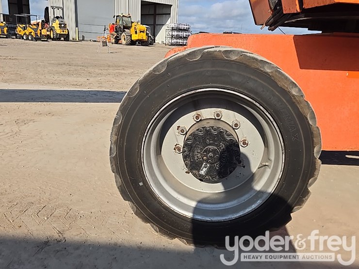 2017-jlg-800s-image-13