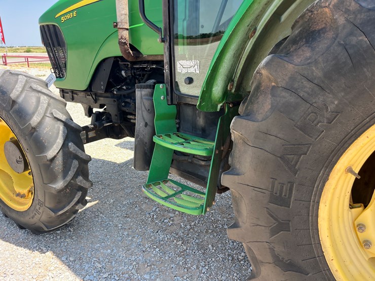 2010-john-deere-5093e-image-9