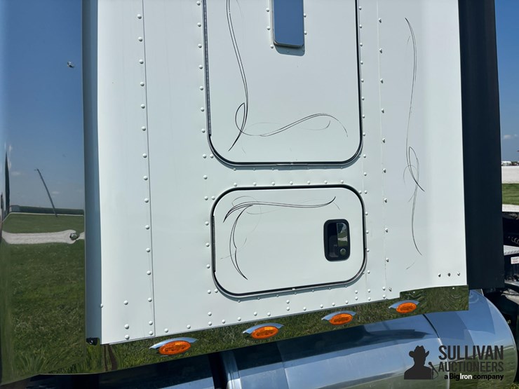 2019-kenworth-w900-image-16