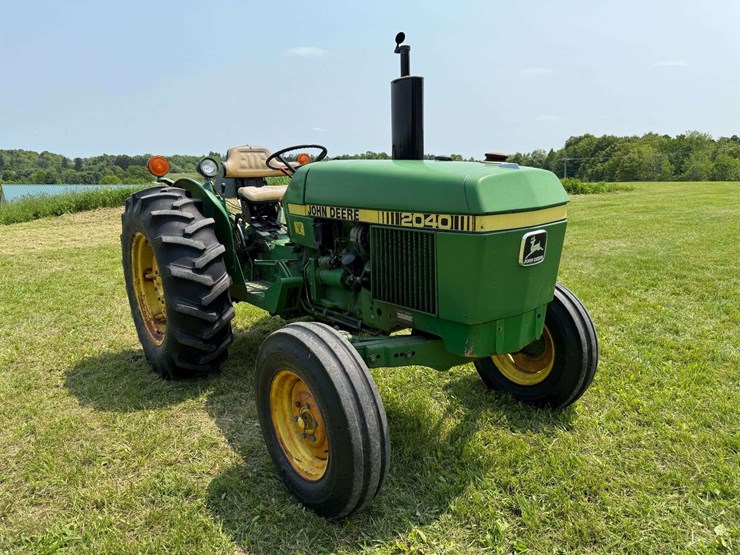 john-deere-2040-image-3