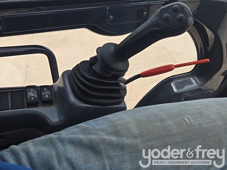 2022-deere-130g-image-73