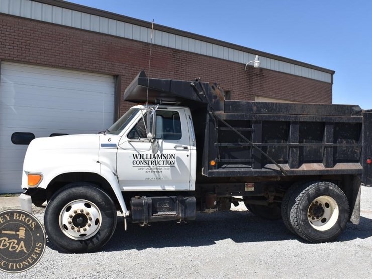 1995-ford-f800-image-1