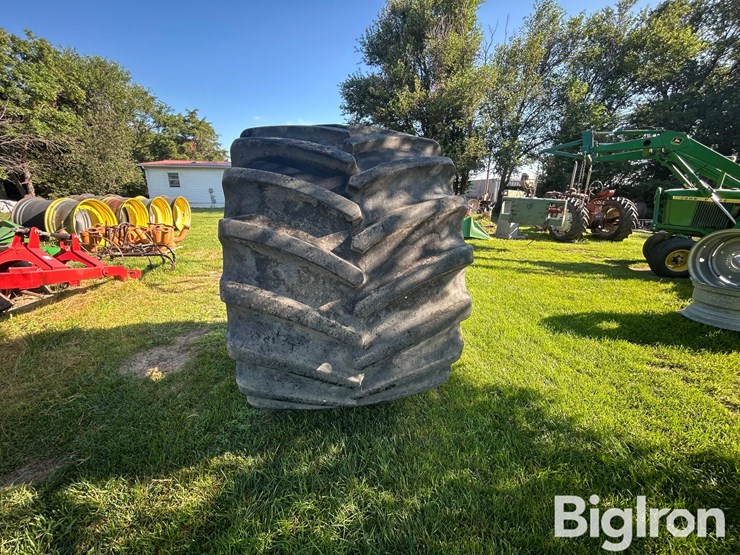 firestone-1250/45-32-tires-&-rims-image-5