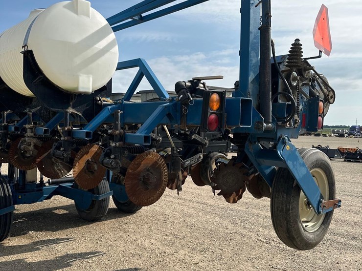 kinze-2600-image-8