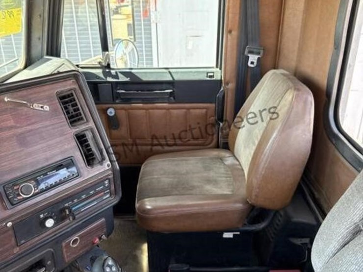 1998-freightliner-fld112-image-21