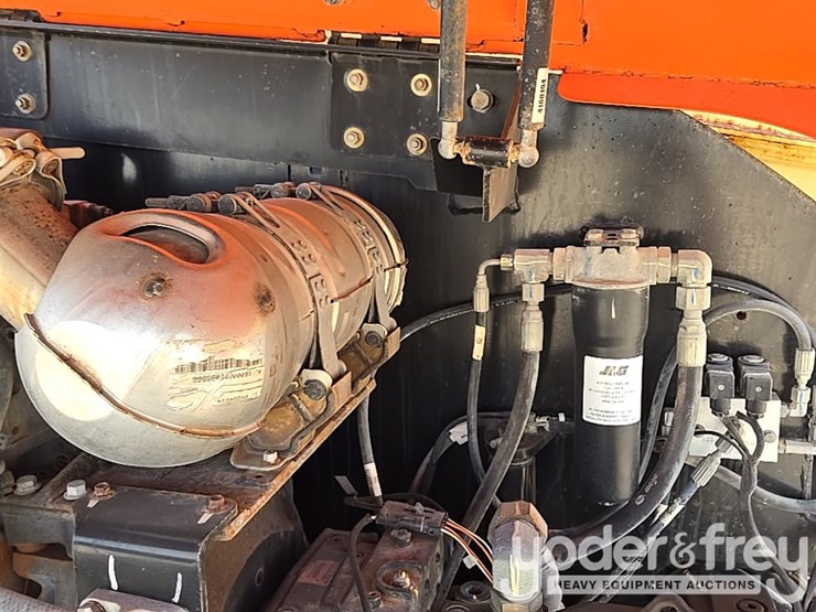 2017-jlg-800s-image-63