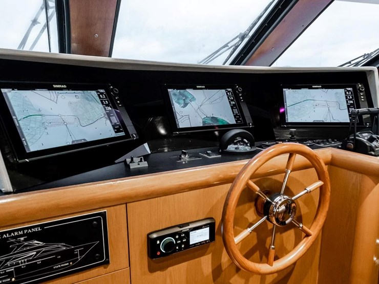 #18-•-2003-breaux-brothers-85'-yacht-|-"come-monday"-image-33