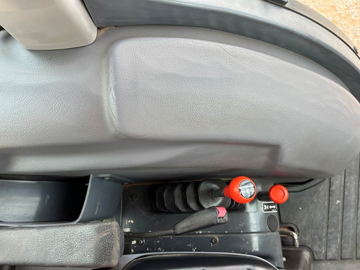 2019-kubota-l3560-image-17
