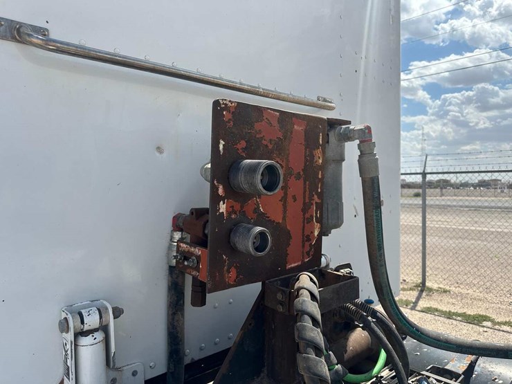 2007-peterbilt-379-image-10