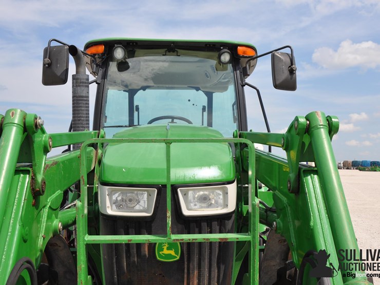 2015-john-deere-6130d-image-16