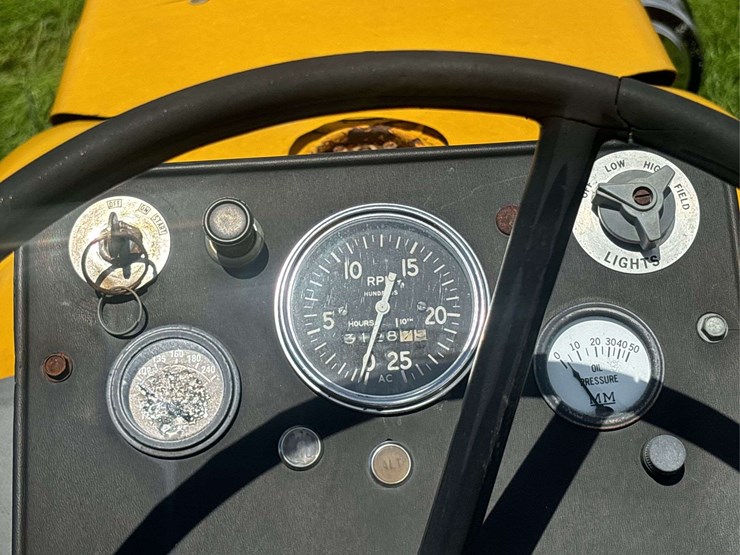 minneapolis-moline-g1350-image-82