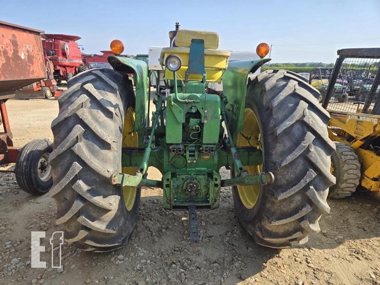 john-deere-4010-image-12