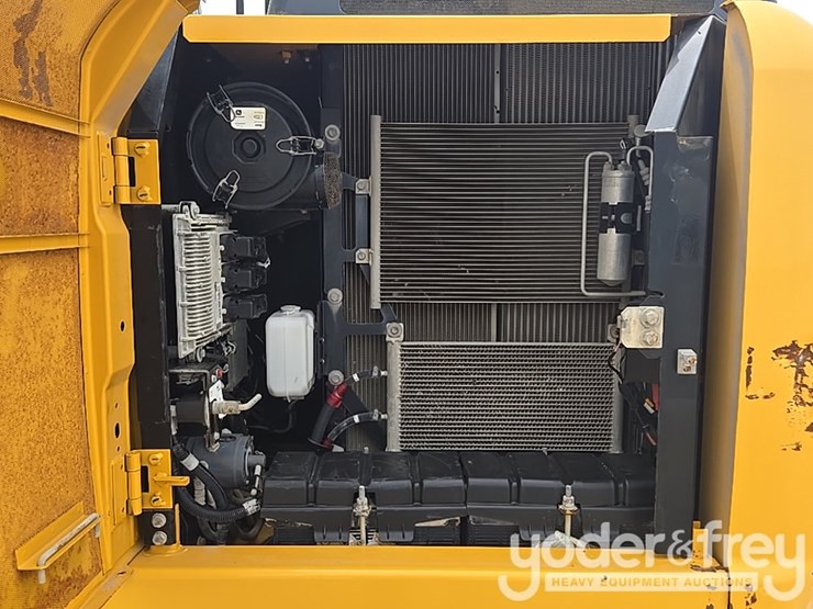 2022-deere-130g-image-45