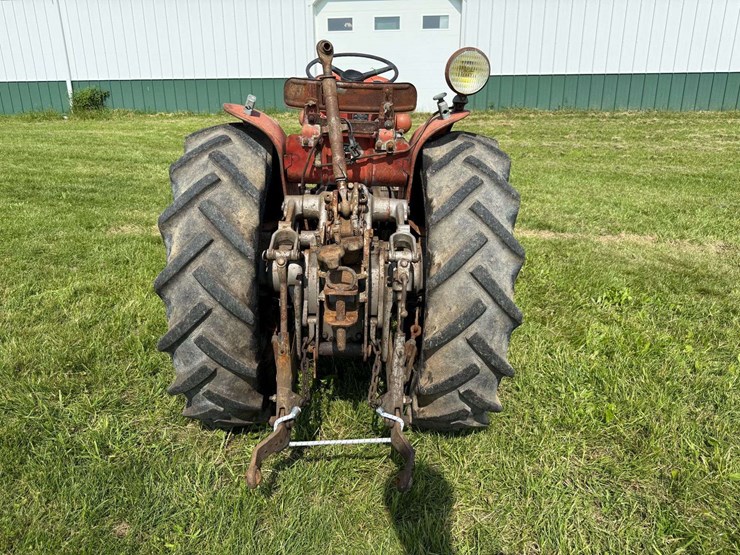 massey-ferguson-825-image-6