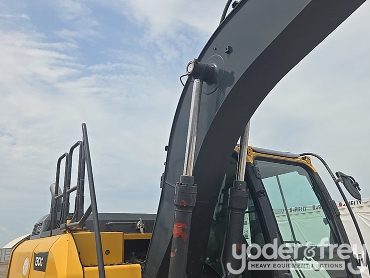 2022-deere-130g-image-48