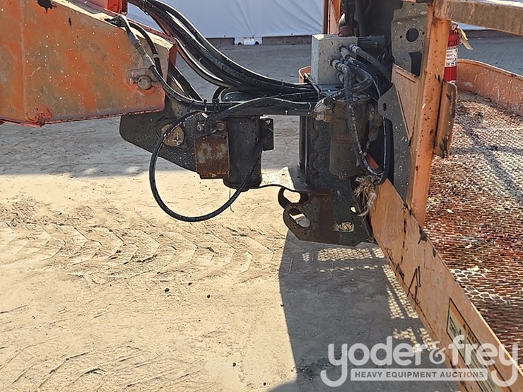 2017-jlg-800s-image-30