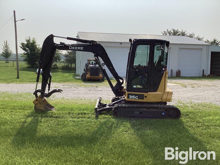 2016-deere-35g-image-8