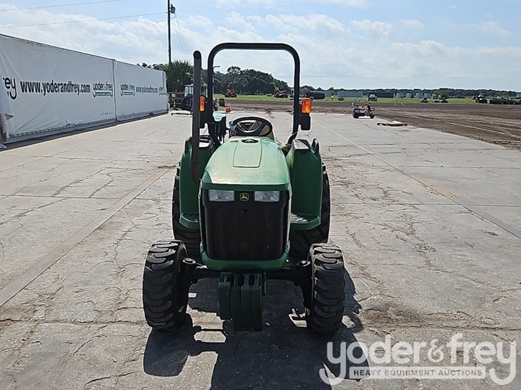 2014-john-deere-3032e-image-10