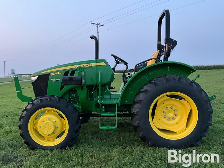 2022-john-deere-5045e-image-8