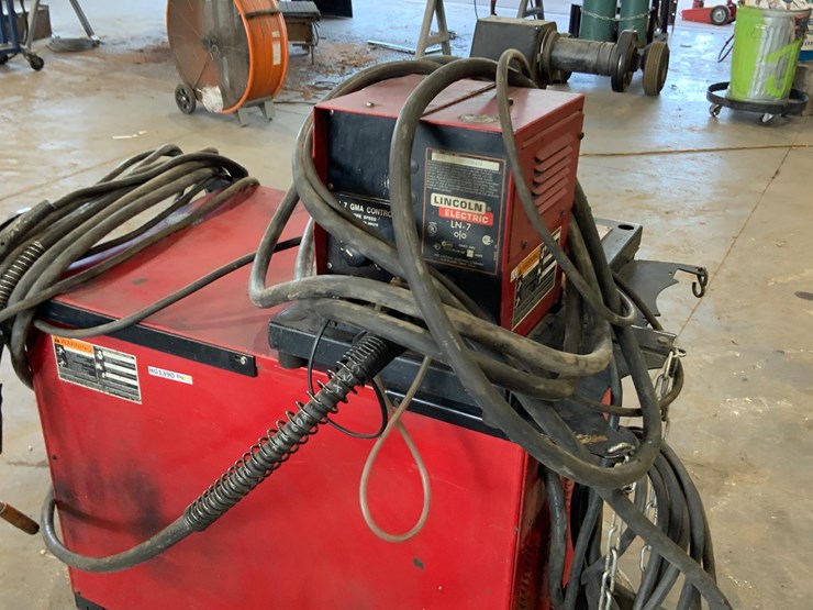 lincoln-electric-dc-400-wire-feed-welder-image-11