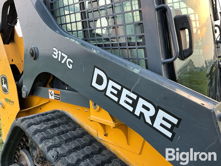 2017-deere-317g-image-18